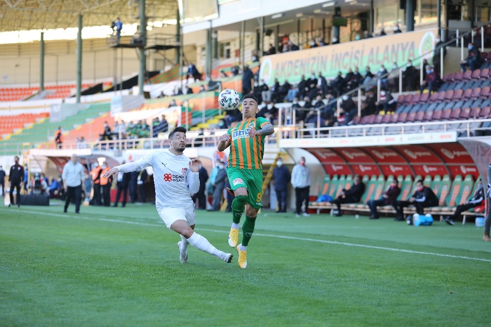 Aytemiz Alanyaspor: 2 – DG Sivasspor: 0 (İlk yarı)
