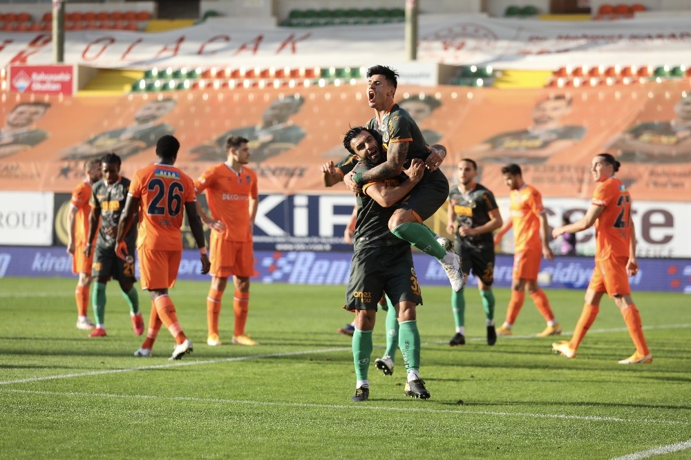 Başakşehir’in galibiyet hasreti 7 maça çıktı