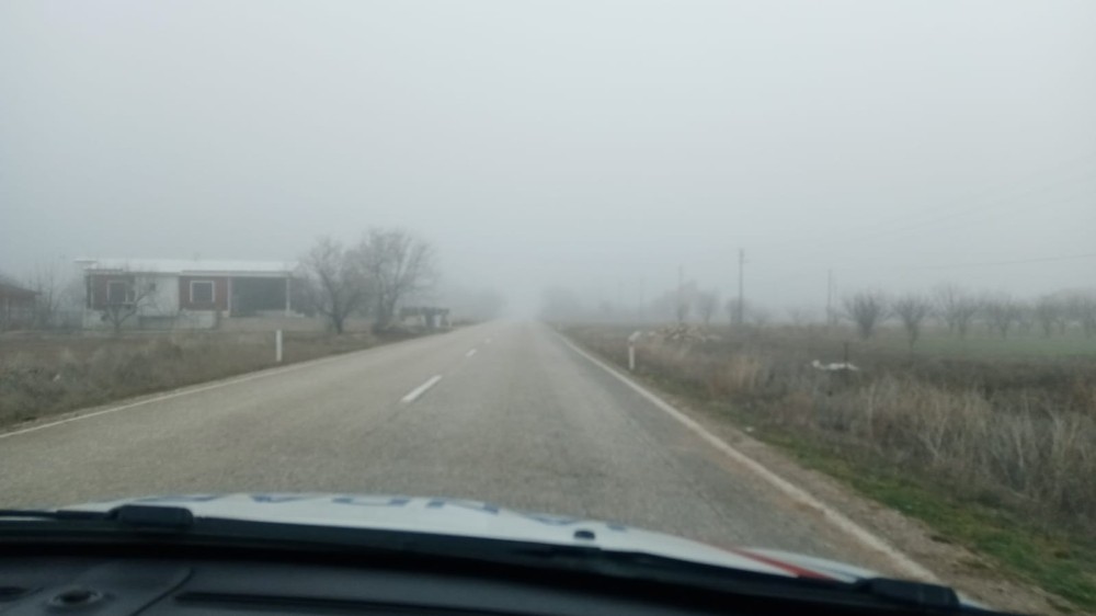 Korkuteli-Bucak karayolunda yoğun sis  etkili oldu