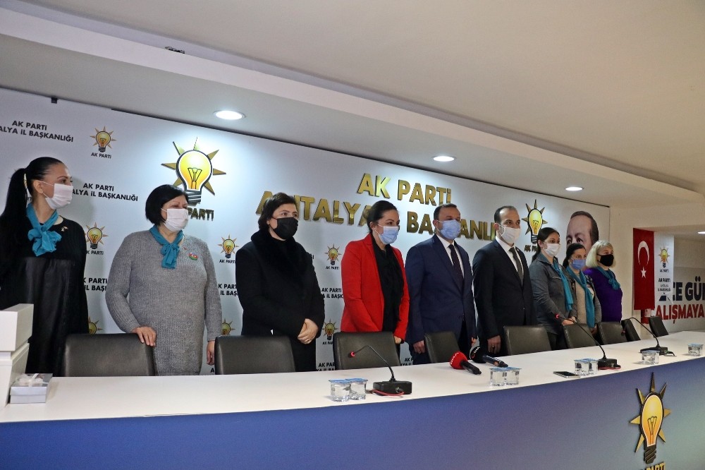 Antalya Ak Parti’de Rus gelin farkı