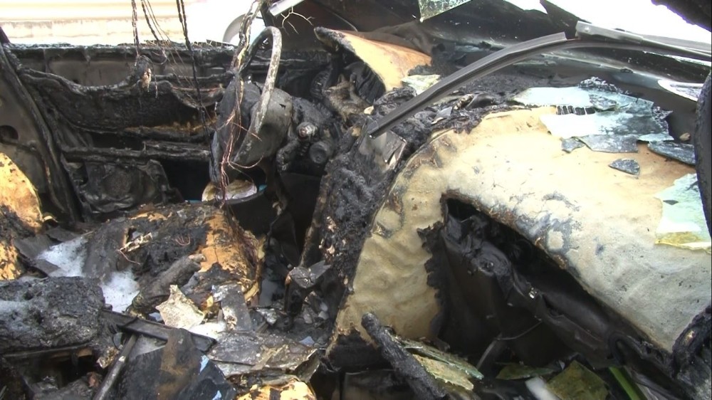 Antalya’da seyir halindeki otomobil alev alev yandı