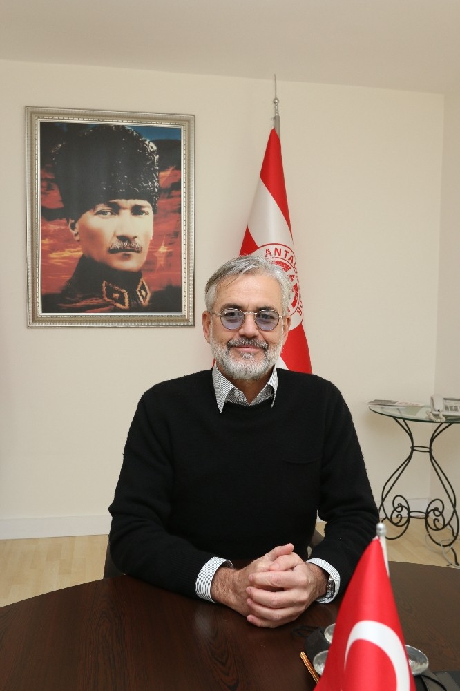 Antalyaspor A.Ş. Başkanı Emin Hesapcıoğlu görevini bıraktı
