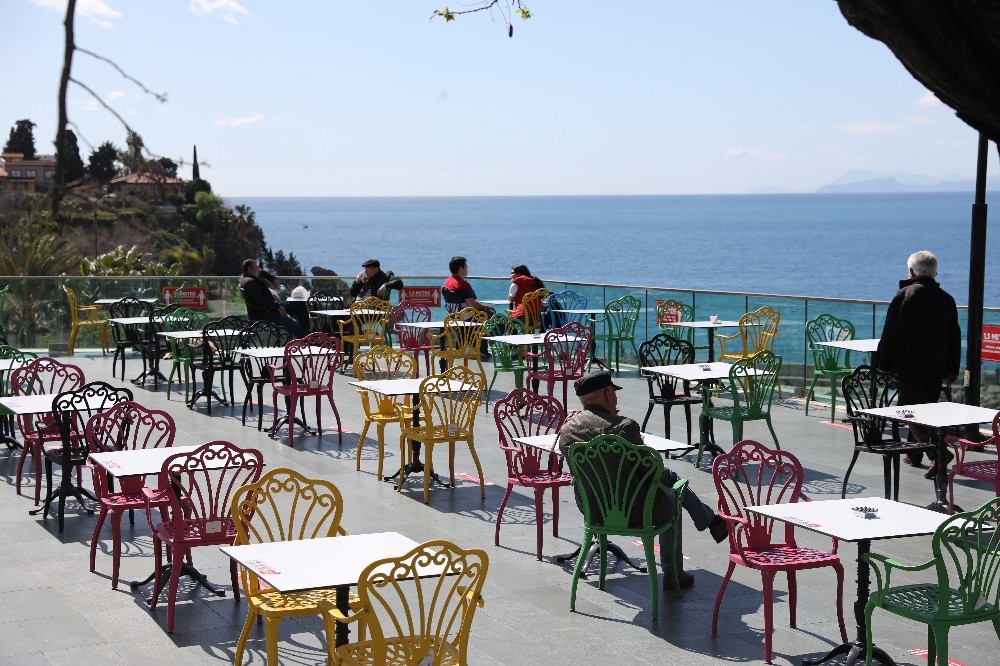 Antalya’nın efsanesi Tophane Çay Bahçesi açıldı