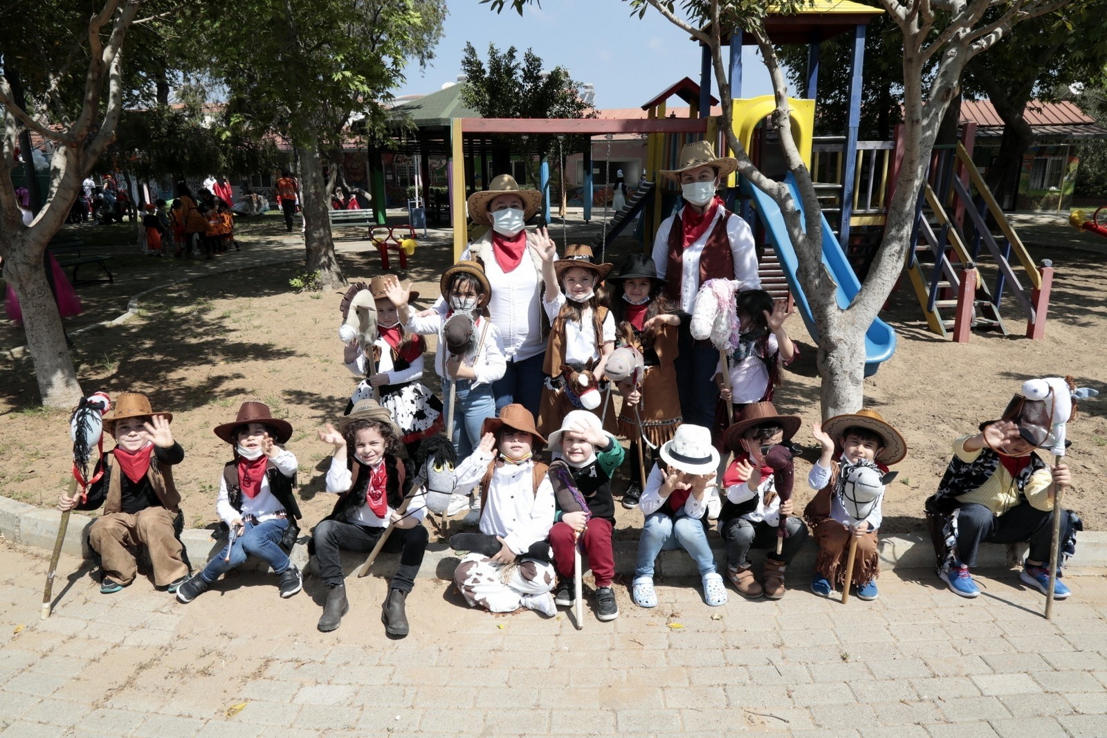 120 çocuk 23 Nisan’ı Masal Köyü’nde kutladı