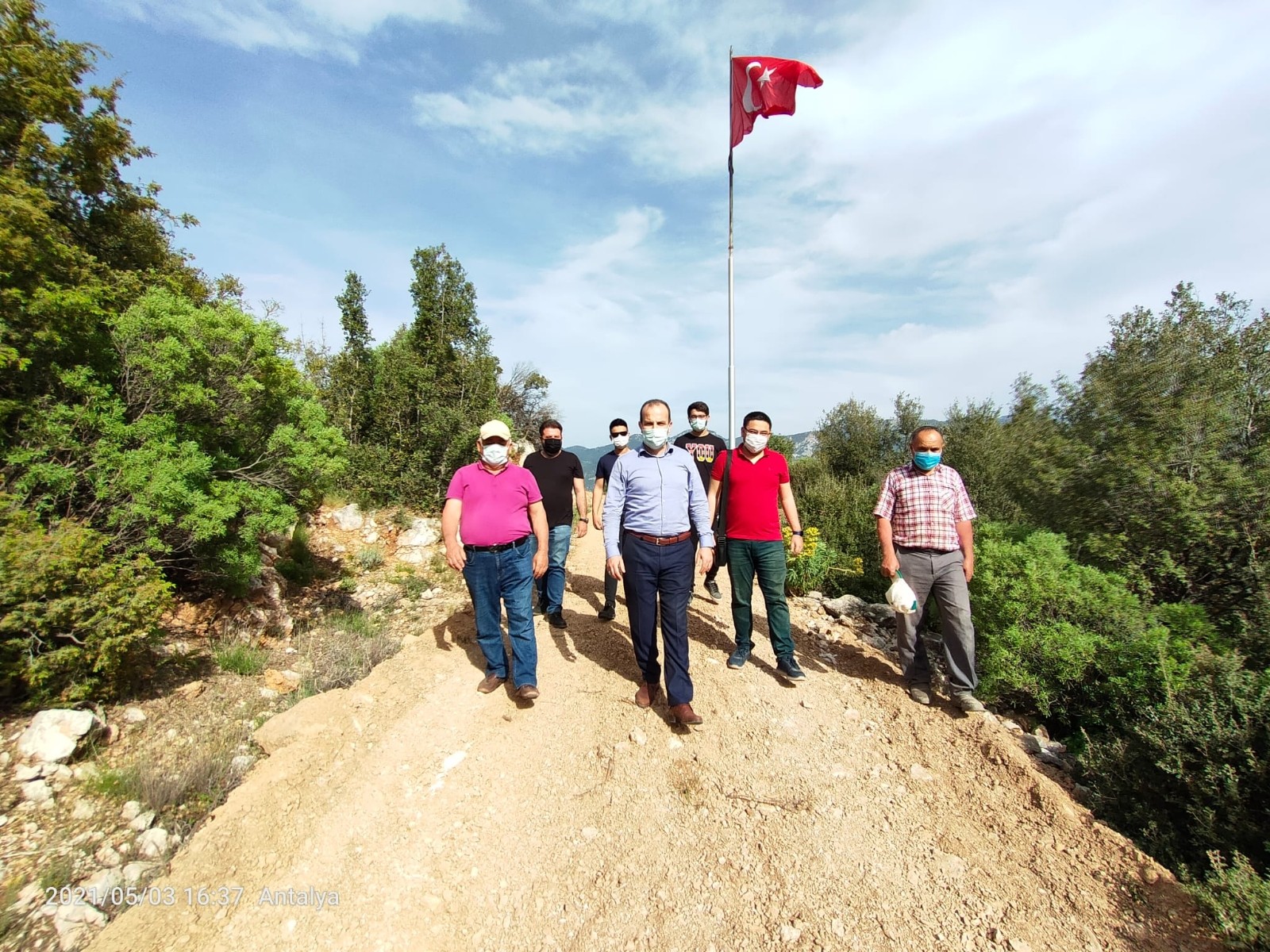 Rüzgar sebebiyle kopan Türk Bayrağı yenisiyle değiştirildi