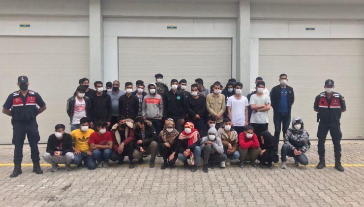 Antalya’da ormanlık alanda 73 düzensiz göçmen yakalandı