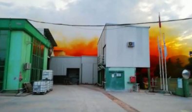 Fabrika atığı gökyüzünü turuncuya boyadı I FOTO GALERİ