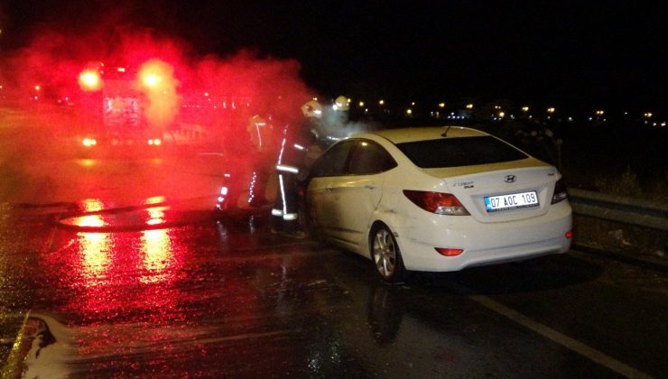 Alanya yolunda alkollü sürücünün patlak lastikle kullandığı otomobil alev alev yandı