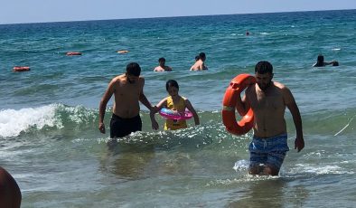 Alanya’da bir saat içinde boğulma tehlikesi geçiren 3 kişi kurtarıldı