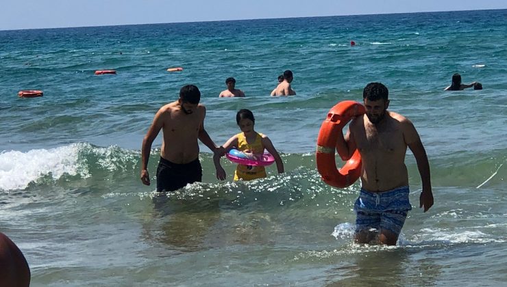 Alanya’da bir saat içinde boğulma tehlikesi geçiren 3 kişi kurtarıldı