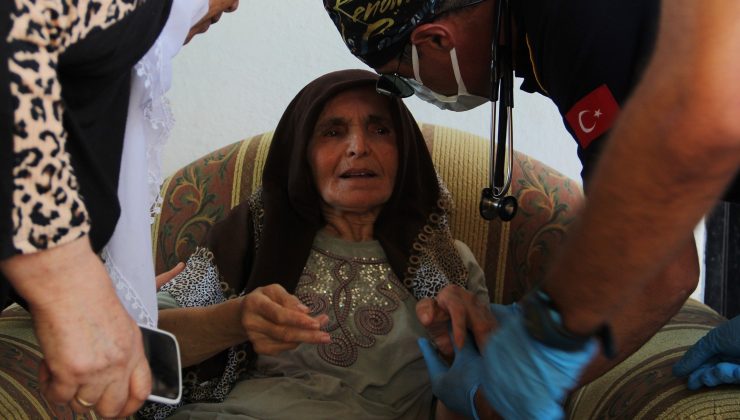 Yangında mahsur kalan yaşlı kadını komşuları kurtardı I FOTO GALERİ