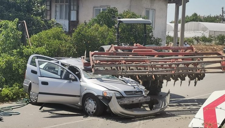 Traktöre takılı zirai alete çarpan otomobil sürücüsü hayatını kaybetti