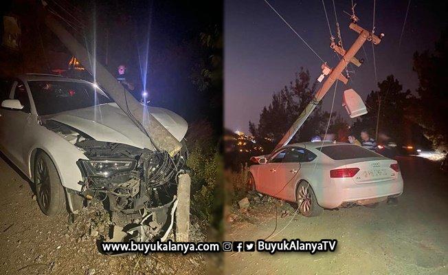 Alanya’da kaza: Otomobil hurdaya döndü