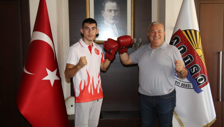 Mehmet Şahin boks eldivenlerini giydi