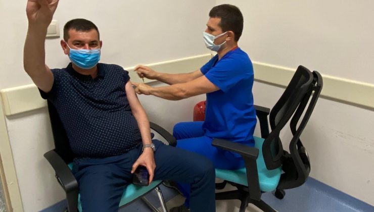 Alanya’da siyasilerin aşı çağrısı sürüyor