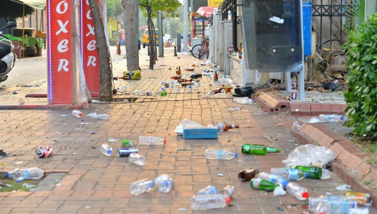 Tatilciler kirletti, Alanya Belediyesi temizledi