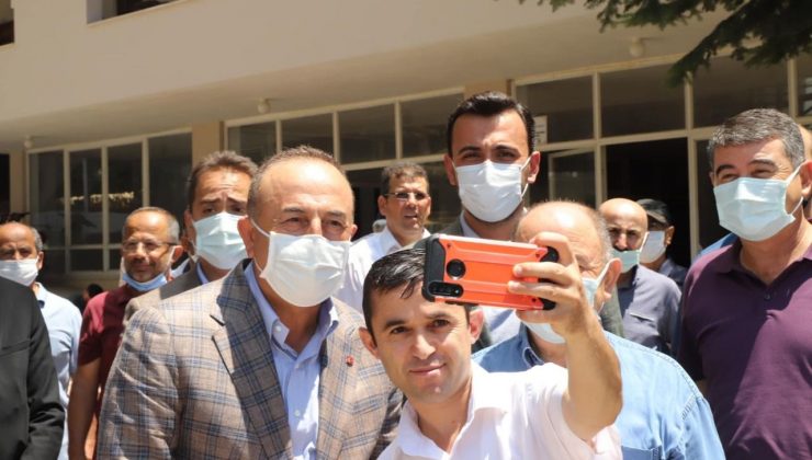 Bakan Çavuşoğlu Alanya’da partililerle buluştu