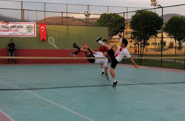 İlki Alanya’da düzenlenen ‘Ayak Tenisi Turnuvası’ devam ediyor