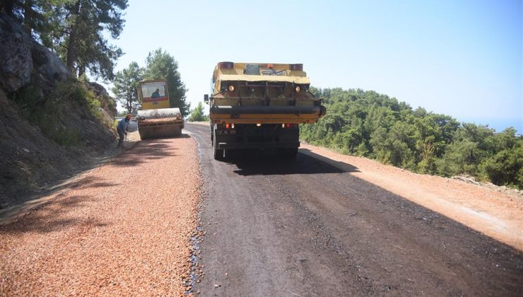 Alanya Belediyesi’nin asfalt çalışmaları sürüyor