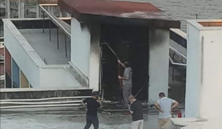 Alanya’da ünlü turizmciye ait otelin çatısı yandı