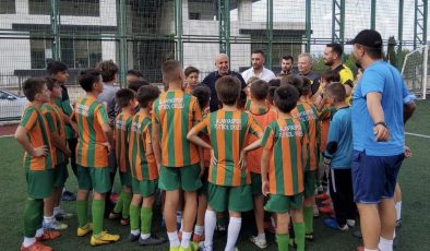 Çavuşoğlu’ndan futbol okulu ziyareti