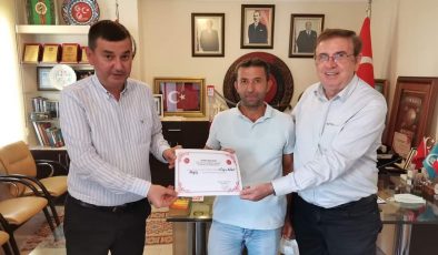 MHP Alanya’da mahalle başkanları belgelerini aldılar