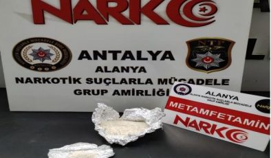 Alanya’da ‘dur’ ihtarına uymayan şüpheliler uyuşturucuyla yakalandı