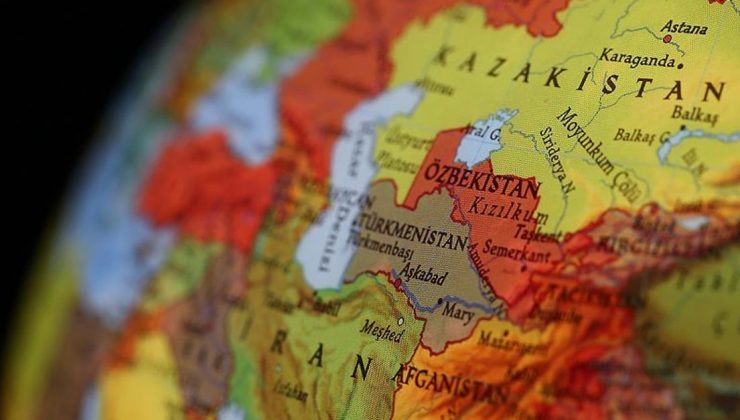 Kaçan Afgan askerleri Özbekistan’daki pamuk tarlasına indi
