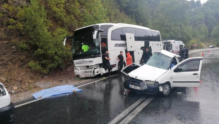 Yolcu otobüsüyle otomobil çarpıştı: 2 ölü, 2 yaralı