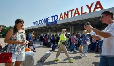 Antalya’da geçen yıla göre turist sayısı yüzde 202 arttı