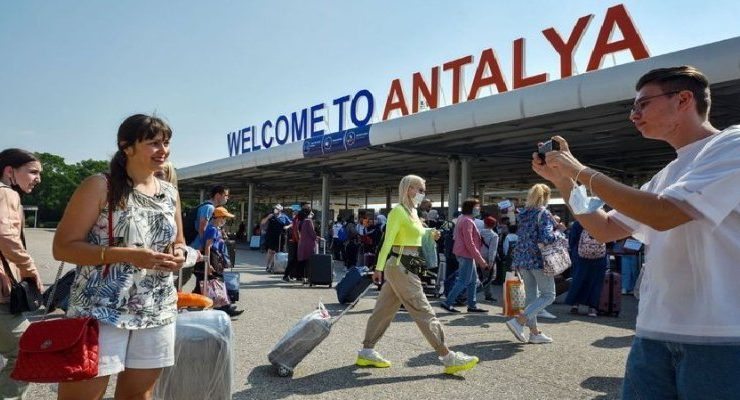 Antalya’da geçen yıla göre turist sayısı yüzde 202 arttı