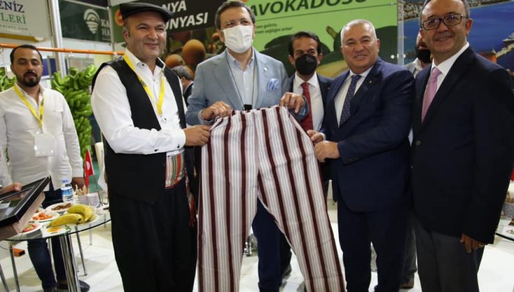 TOBB Başkanı Hisarcıklıoğlu’na, Alanya şalvarı hediyesi