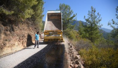 Alanya Belediyesi’nin asfalt seferberliği sürüyor