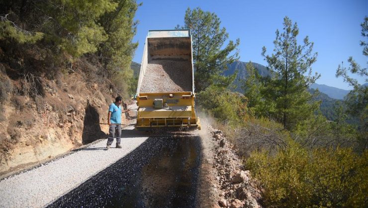 Alanya Belediyesi’nin asfalt seferberliği sürüyor