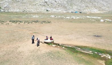 2 bin 500 rakımlı yaylada drone gören çoban sopa ile drone kovaladı I VİDEO HABER