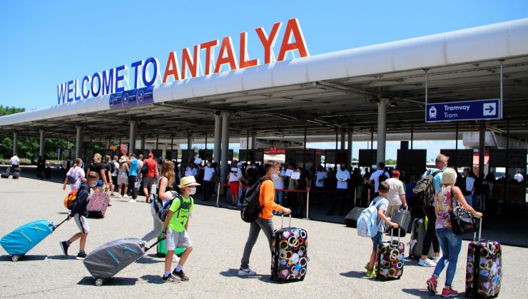 Antalya’ya 17 günde 1 milyon turist geldi