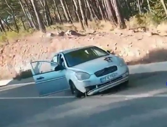 Otomobil ağaca çarptı: 1 ölü, 1 yaralı