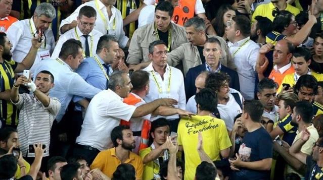 Fenerbahçe son dakikada yıkıldı I TRİBÜNLERDE ‘ALİ KOÇ İSTİFA’ SESLERİ
