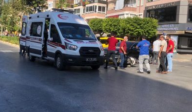 Alanya’da motosiklet ve otomobil kafa kafaya çarpıştı