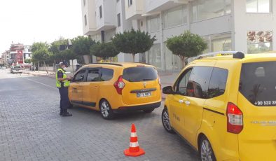 Alanya’da sivil ekipler taksileri denetledi