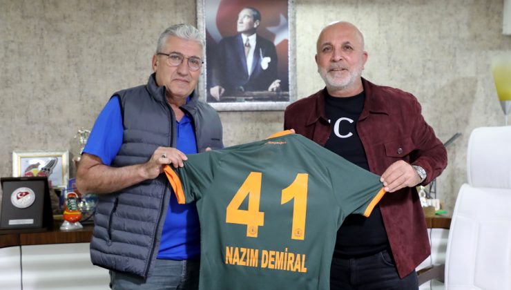 Ünlü futbolcunun babasından Başkan Çavuşoğlu’na ziyaret