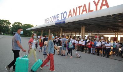 Ocak ayından itibaren havayolu ile Antalya’ya 8 milyon 615 bin turist geldi