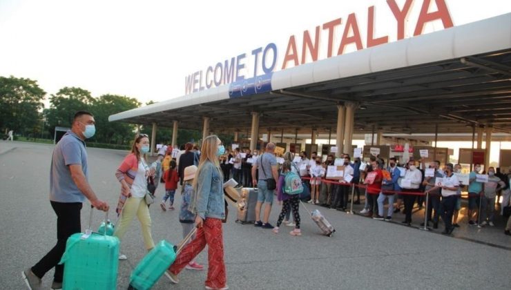 Ocak ayından itibaren havayolu ile Antalya’ya 8 milyon 615 bin turist geldi
