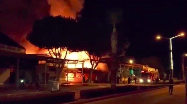 Turizm merkezinde iki mağaza yangında küle döndü I VİDEO HABER