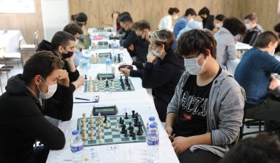 300 genç beyin satrançta yarışıyor