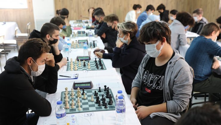 300 genç beyin satrançta yarışıyor
