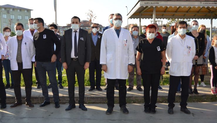 Alanya’da sağlık çalışanları da Ulu Önder Atatürk’ü unutmadı
