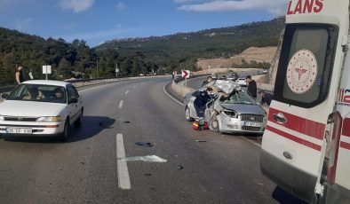 Otomobil tıra arkadan çarptı: 1 kişi hayatını kaybetti