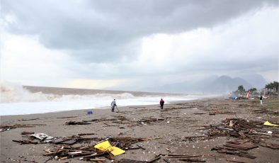 Milyonlarca turisti ağırlayan sahil moloz yığınına döndü I VİDEO HABER