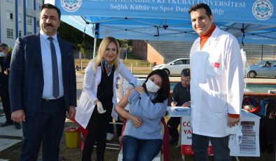 Alanya’da üniversiteli gençlerden aşı kampanyasına yoğun ilgi